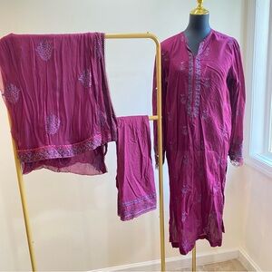 Elegant Magenta Embroidered shalwar kameez